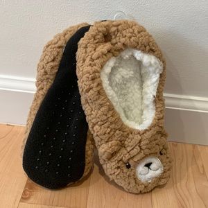 NWT cat and Jack bear sippers-size M/L (shoe size 2-5)